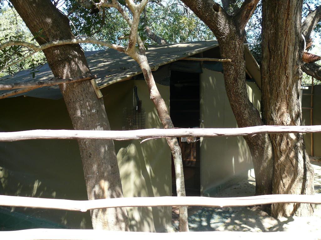 Amanzimlotzi Riverside Bush Camp Hoedspruit Quarto foto