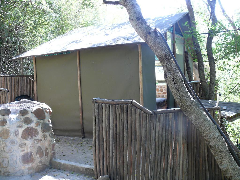Amanzimlotzi Riverside Bush Camp Hoedspruit Quarto foto